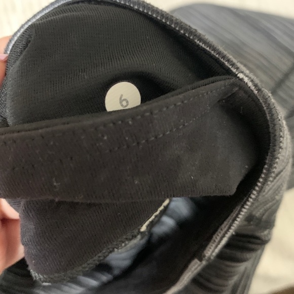 Lululemon gather and crow crop leggings - Picture 6 of 6